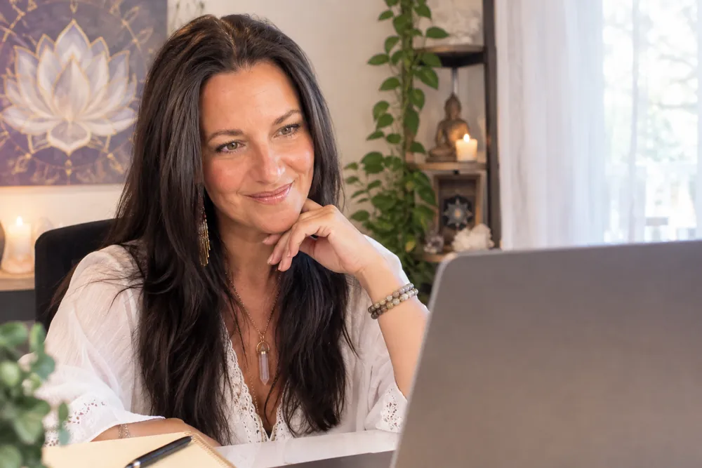 Élaine en rencontre individuelle en ligne